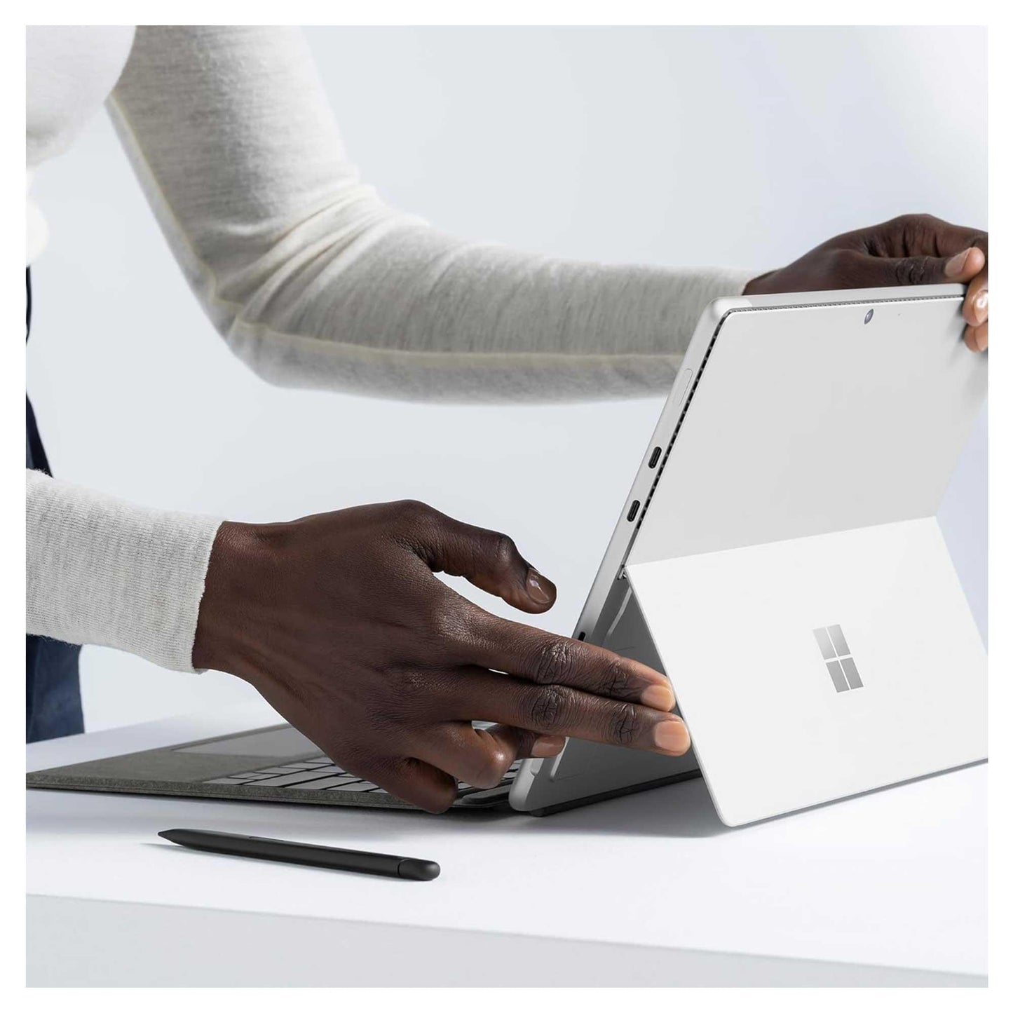 Microsoft Surface Pro Copilot+ (11. Edition) Kalem Depolamalı Q İngilizce Klavye